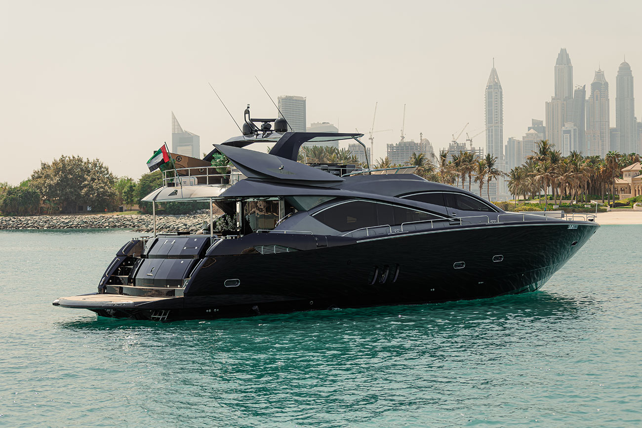 Luxury Yacht 82ft Matrix Charter